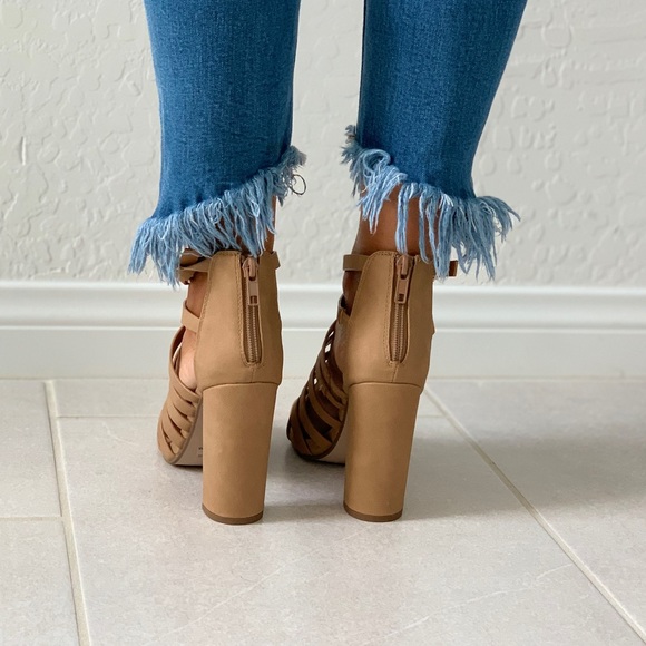 NIB Tan Peep Toe Strappy Chunky Heeled Sandals - Picture 6 of 7